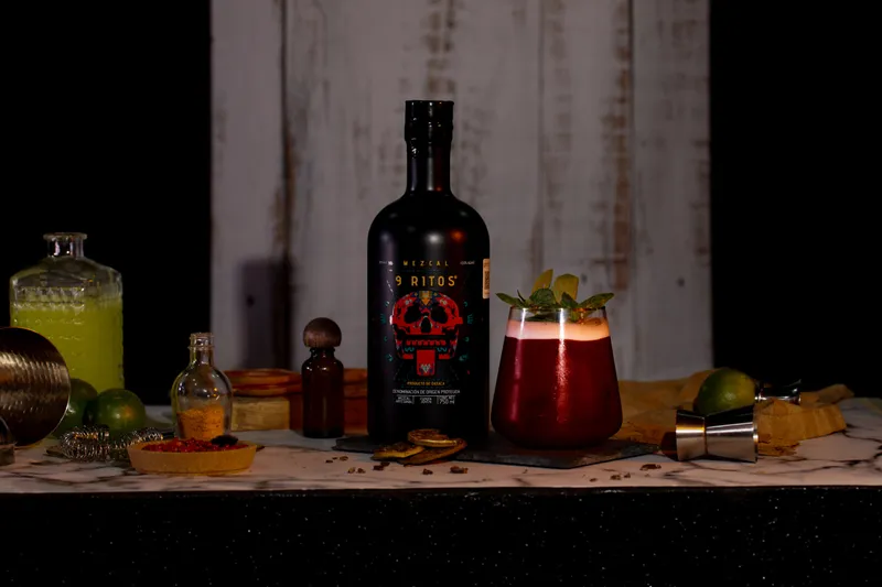 Cóctel del Ritual 2 preparado con Mezcal 9 Ritos